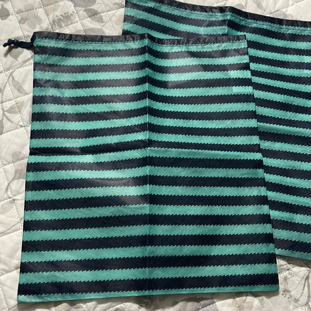 New set/2 Thirty One large timeless memory pouches - Picture 2 of 4